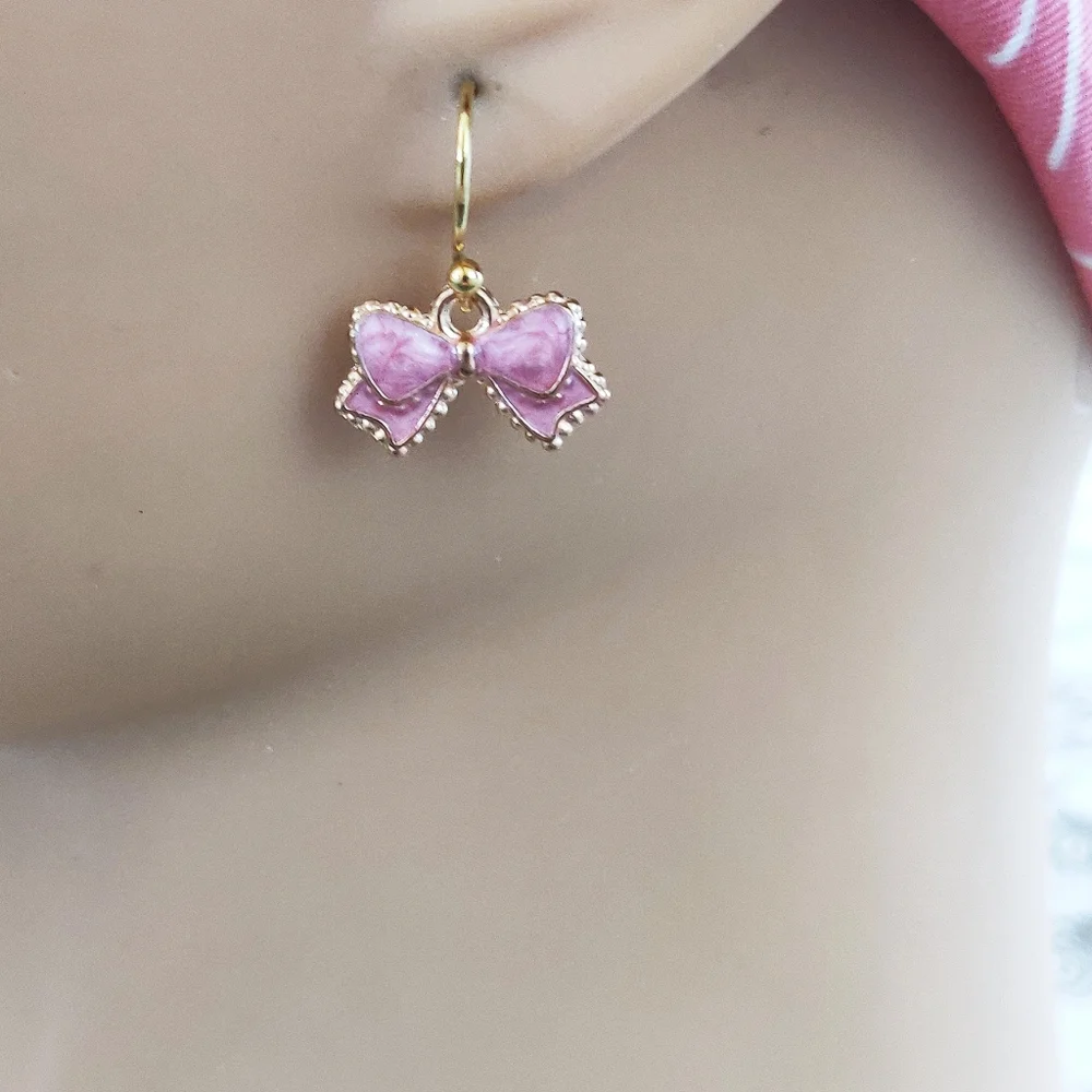 New 2 pairs of pink earrings.